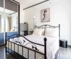 Tágas családi ház medencével és panorámás kilátással eladó Horvátországban