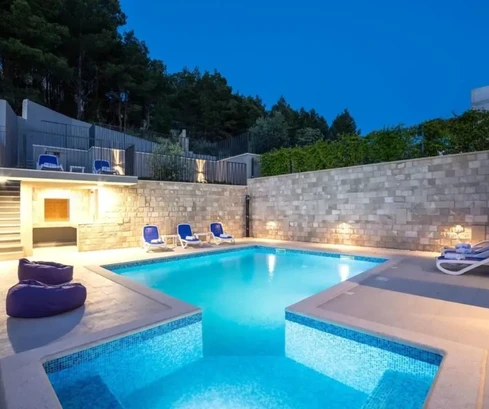 Podstrana, Strožanac, luxusní vila 400 m2 se zahradou, bazénem a garáží