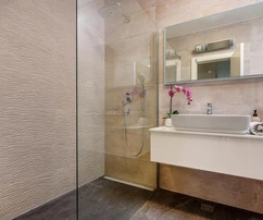 Trzypokojowe mieszkanie na sprzedaż w Splicie na Žnjanie z widokiem na morze w Chorwacji