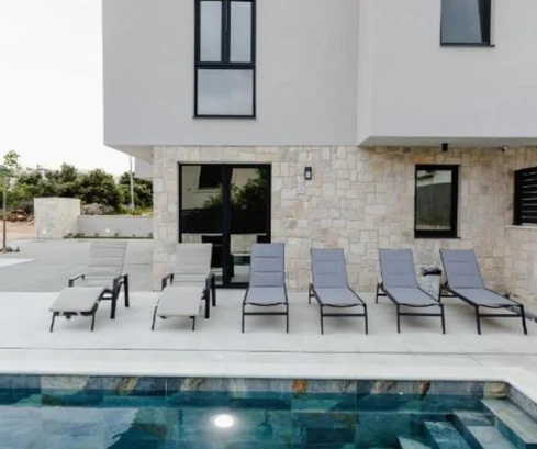 Villa moderne avec piscine à vendre à Mandre sur l'île de Pag en Croatie