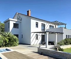 Istrien, Pula: Modernes haus mit pool und drei einheiten