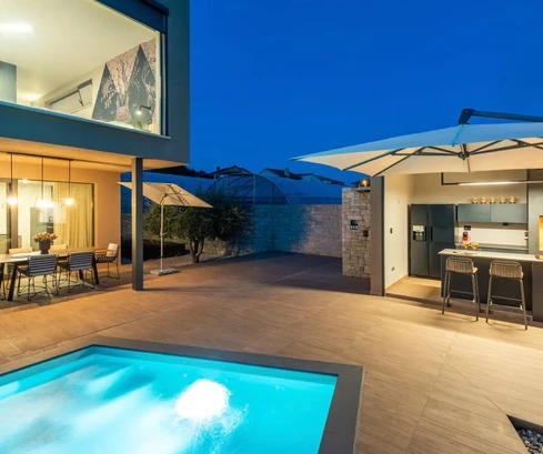 Umagban medencés villa eladó Horvátországban