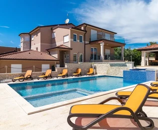 House Valtura, 590m2