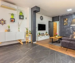 Omiš, Zweizimmerwohnung 68m2 + Hof 40m2, direkt am Fluss Cetina