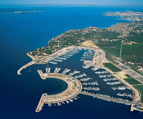 Terreno attraente vicino alla marina - Punta Bibinje, a 350 m dal mare