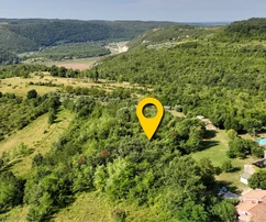 Grožnjan, Istrie: Pozemek s panoramatickým výhledem na údolí Mirna<p></p>
