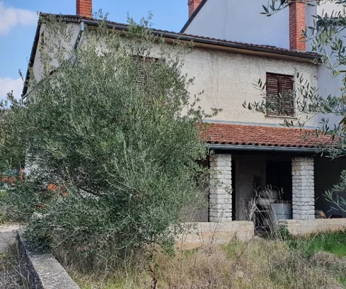 Istria, Kanfanar: Kamenný dom s potenciálom záhrady