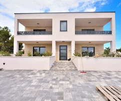Vodice - apartment with garden in a small urban villa