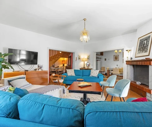 Ližnjan, spacious apartment house with three residential units and a garden