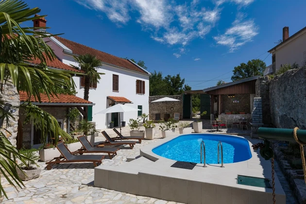 Authentique villa en pierre avec piscine à vendre à Tribalj en Croatie
