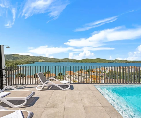 Villa moderna con piscina en venta en Žaborić, Croacia