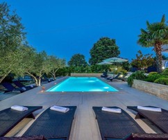 Villa spacieuse avec appartements et piscine à vendre en Croatie