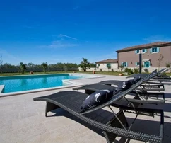 Isztria, Svetvinčenat: Lenyűgöző villa tágas kerttel