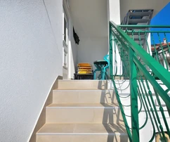 Vodice – appartement meublé de deux chambres avec terrasse, à 150 m de la plage