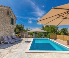 Steinhaus mit Pool auf der Insel Krk zu verkaufen in Kroatien
