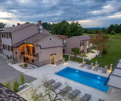 Istria, Pićan: Estate with 3 villas on large plot