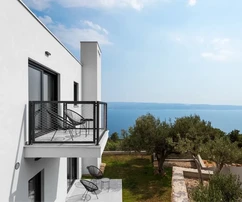 Dugi rat, Jesenice, detached house with swimming pool + building land