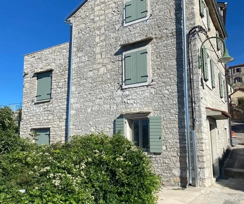 Maison jumelée avec vue panoramique sur la mer, Brtonigla et les vignobles environnants, Buje, ISTRIE