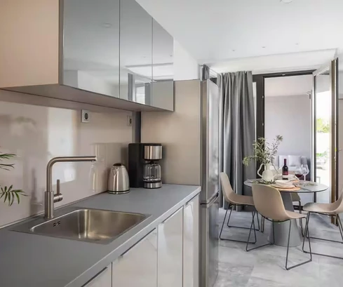 Vis, Komiža, apartamento de un dormitorio en la planta baja de un edificio nuevo