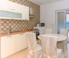 Spacious Omis Home with Sea Views &amp; Multiple Units