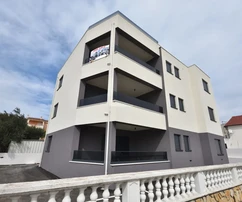 Vodice - Three-room apartment S2 on the first floor, great location