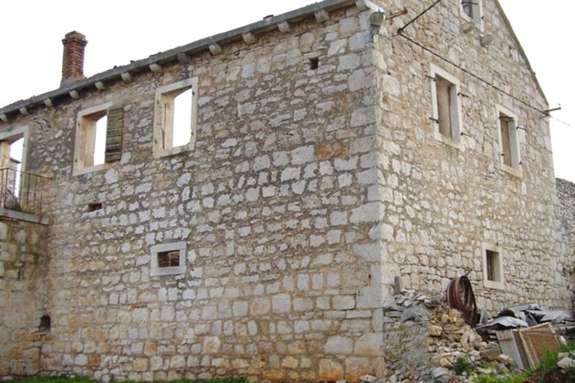Historic Stone House with Land in Mirca, Brac for Sale