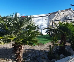 Sorház bungaló kerttel a Vir-sziget déli oldalán
