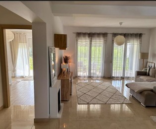 Tágas, két szobás apartman eladó a tengerpart közelében Horvátországban