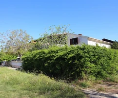 Deux propriétés sur un terrain spacieux