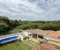 Przestronny dom z apartamentami na sprzedaż w Puli w Chorwacji