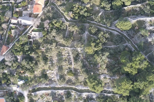 Trogir, Drvenik Veliki, terrain constructible de 2391 m2, à 250 m de la mer