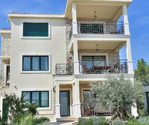 Komplex dvou domů k prodeji v Rogoznici v Chorvatsku