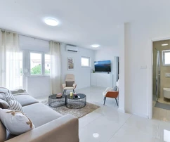 Zadar, Borik, dom w zabudowie szeregowej z 5 lokalami mieszkalnymi