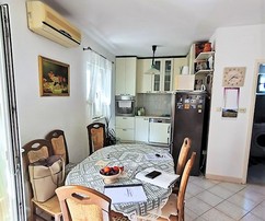 Casa fronte mare a Brac con doppi appartamenti in vendita