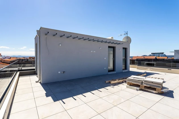 Vodice, novostavba N2 - S5, moderný byt na druhom poschodí s terasou na streche, 111,56 m²