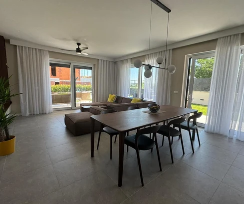 Apartment for sale with a pool and yard in Tar-Vabriga in Croatia