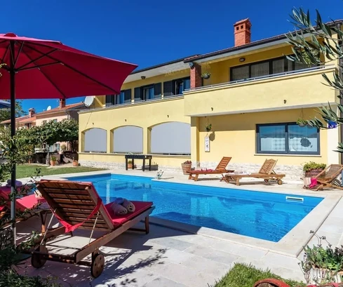 Istrie, Svetvinčenat – Maison avec deux espaces de vie et piscine