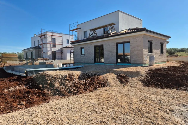 Detached home with a pool for sale near Poreč in Croatia