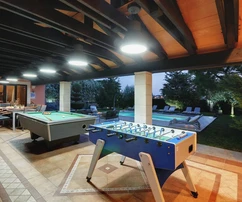 Freistehendes Haus mit Pool in Pula – Veli Vrh zu verkaufen in Kroatien