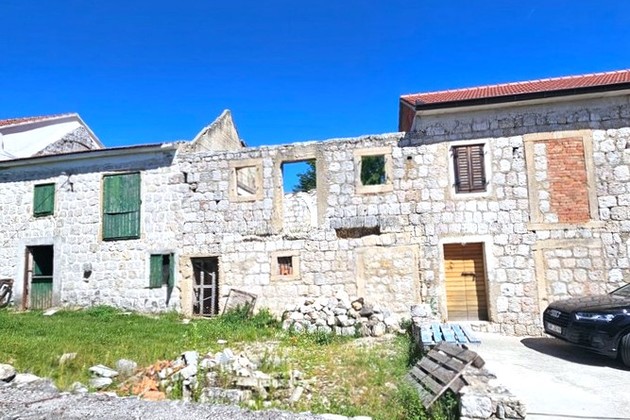 Charmantes Steinhaus in Brnaze nahe Sinj zu verkaufen