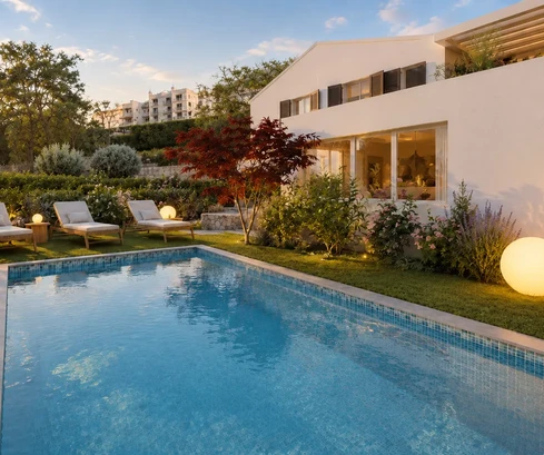 Exclusive! Omišalj - apartment with garden & potential, 50 m from beach!