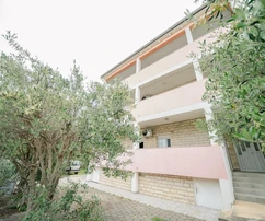 Priestranný dom v Bibinju na predaj v blízkosti mora v Chorvátsku