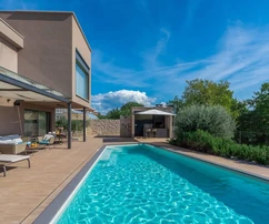 Umagban medencés villa eladó Horvátországban