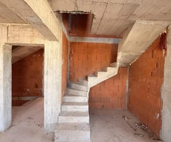 Zadar, Turanj - třípodlažní luxusní apartmán s terasou na střeše, výhledem na moře a čistou plochou 139,89 m²