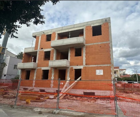 Moderne Einzimmerwohnung mit Garten in Neubau zu verkaufen in Kroatien