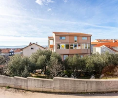 Przestronny dom na sprzedaż w Zadarze, dzielnica Bili Brig, z widokiem na morze w Chorwacji