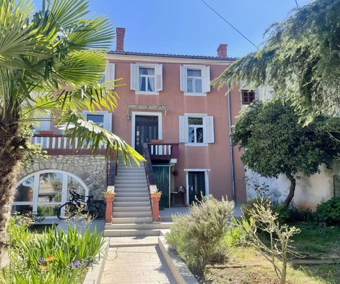 Renovated stone house with sea view, 300 m from the beach!