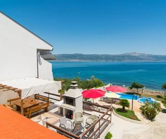 Dom z basenem na sprzedaż na wyspie Čiovo w miejscowości Slatine w Chorwacji