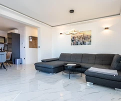 Dom s bytmi na predaj vo Vodiciach v Chorvátsku