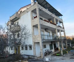 Trogir, Plano, maison individuelle de 660 m2, sur 4 étages, vue sur la mer, piscine